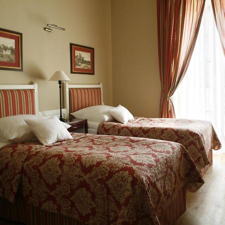 קרקוב Hotel Dwor Kosciuszko מראה חיצוני תמונה A room at the hotel