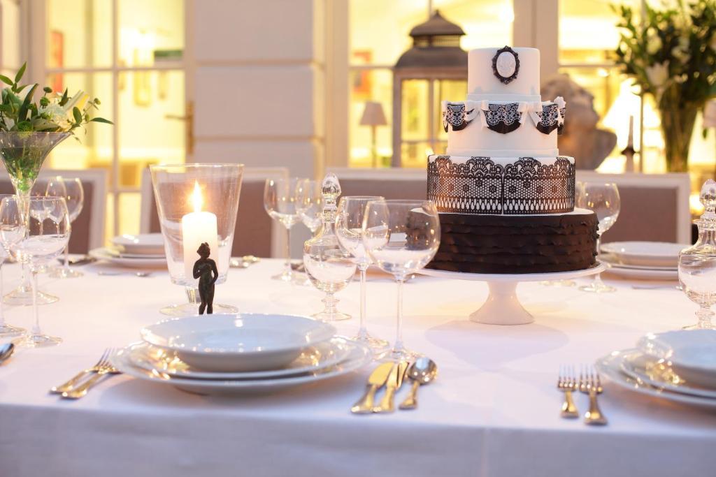 קרקוב Hotel Dwor Kosciuszko מראה חיצוני תמונה A wedding cake