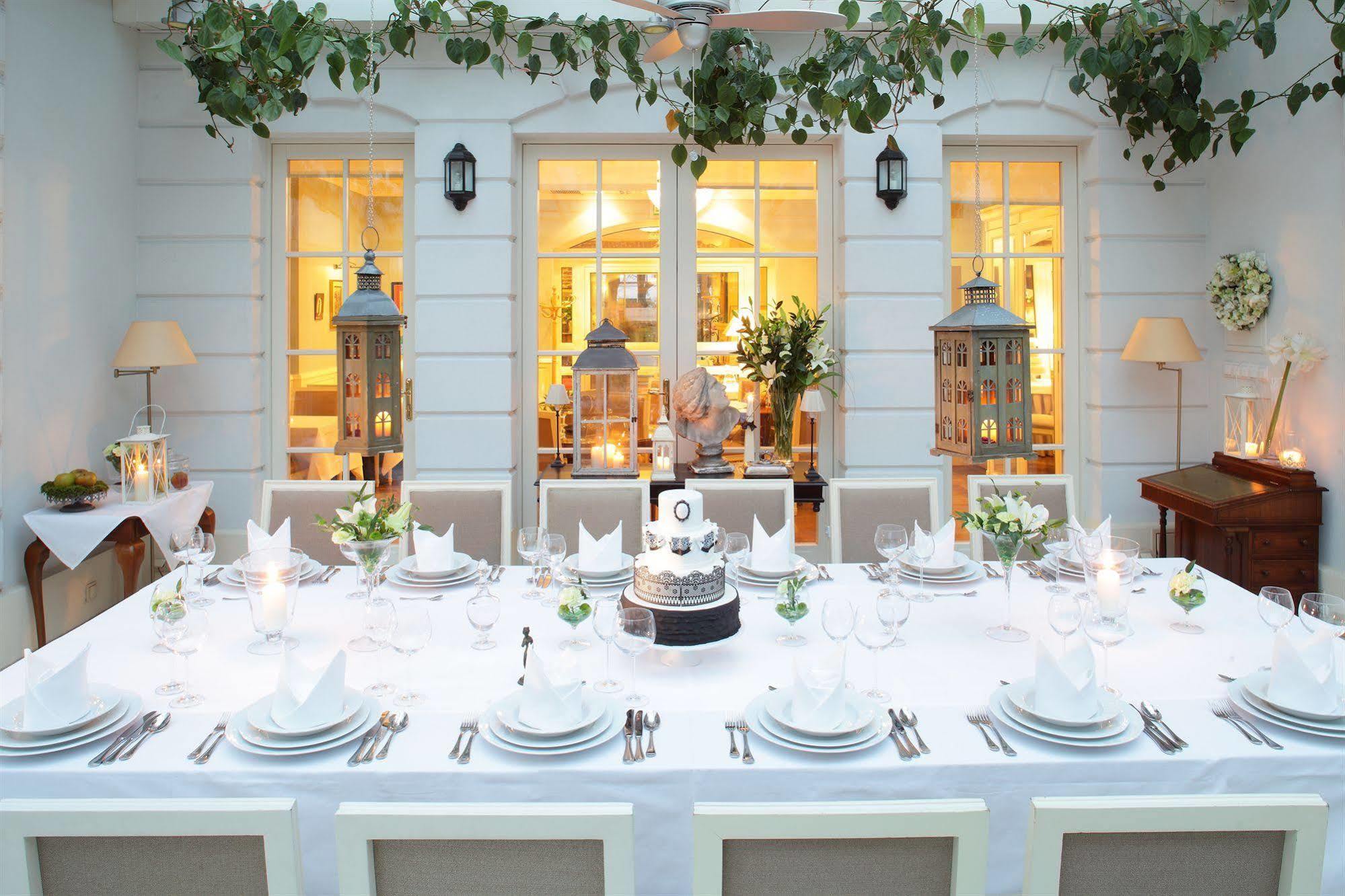 קרקוב Hotel Dwor Kosciuszko מראה חיצוני תמונה A table set for a dinner party