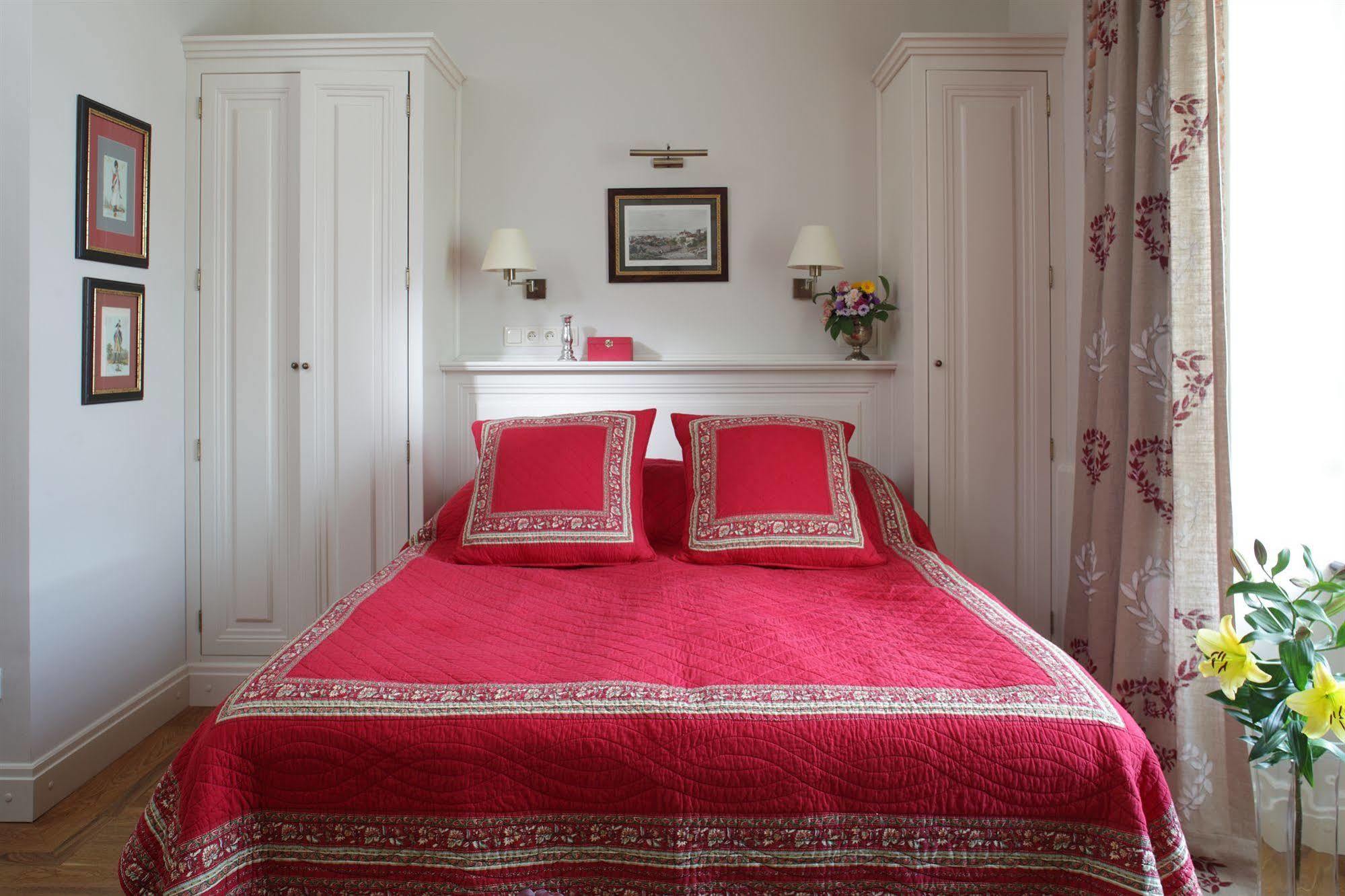 קרקוב Hotel Dwor Kosciuszko מראה חיצוני תמונה A bedroom