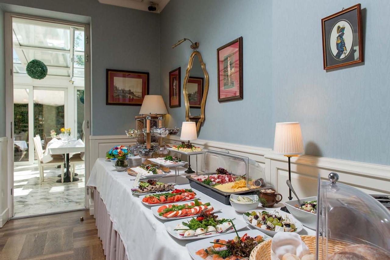 קרקוב Hotel Dwor Kosciuszko מראה חיצוני תמונה A buffet at a hotel