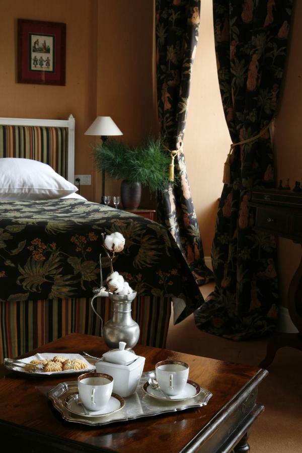 קרקוב Hotel Dwor Kosciuszko מראה חיצוני תמונה A bedroom at the Inn at the Opera