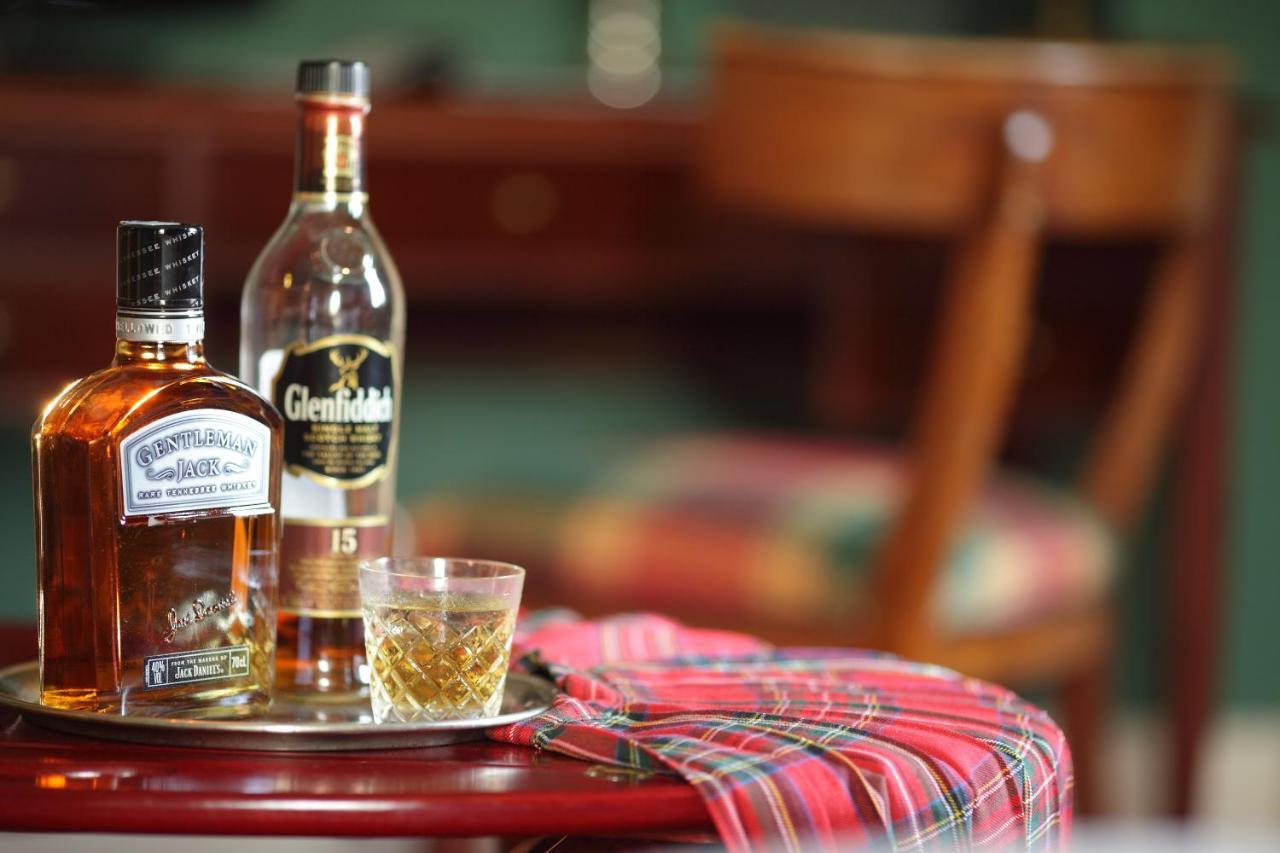קרקוב Hotel Dwor Kosciuszko מראה חיצוני תמונה A bottle of Glenfiddich